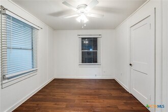 846 Holly St in New Braunfels, TX - Foto de edificio - Building Photo