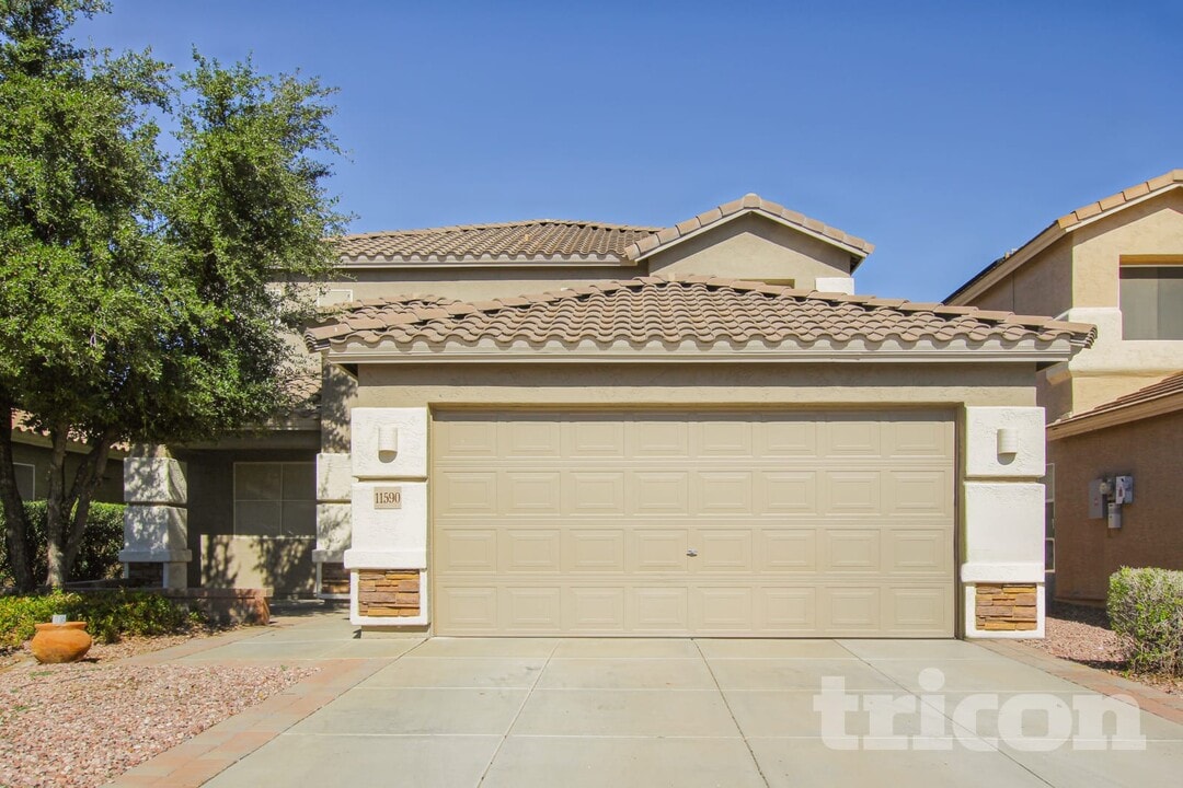 11590 W Purdue Ave in Youngtown, AZ - Building Photo