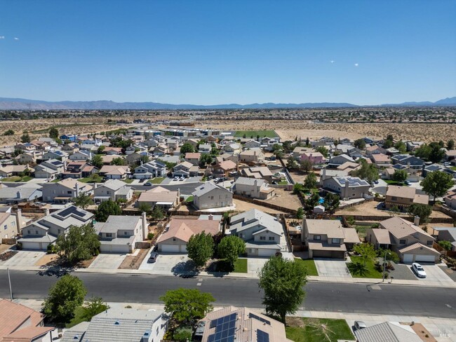 14383 Chamberlain Dr in Victorville, CA - Building Photo - Building Photo