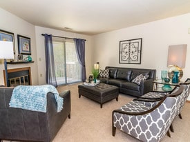 Minges Creek Village in Battle Creek, MI - Building Photo