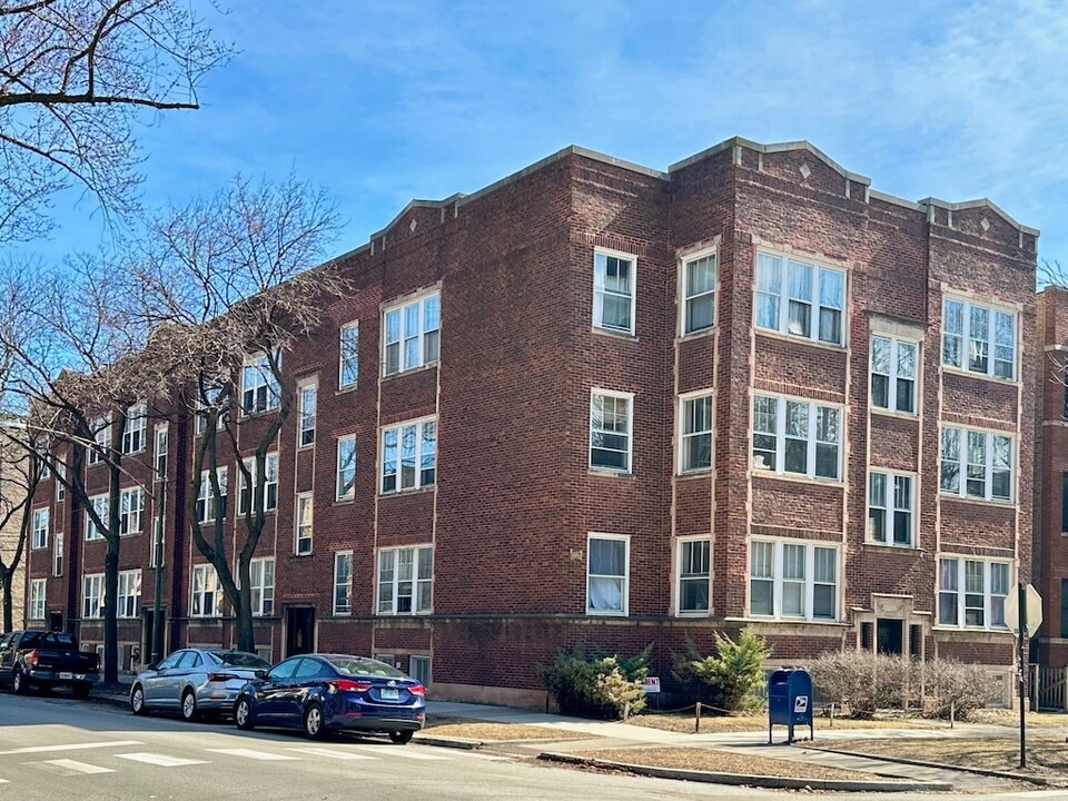 1917 W Winnemac Ave in Chicago, IL - Building Photo