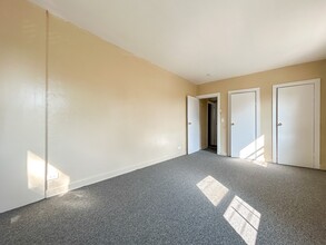 1181 E 214th St in Bronx, NY - Building Photo - Building Photo