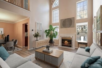 11 Windsong Cir in East Brunswick, NJ - Building Photo - Building Photo