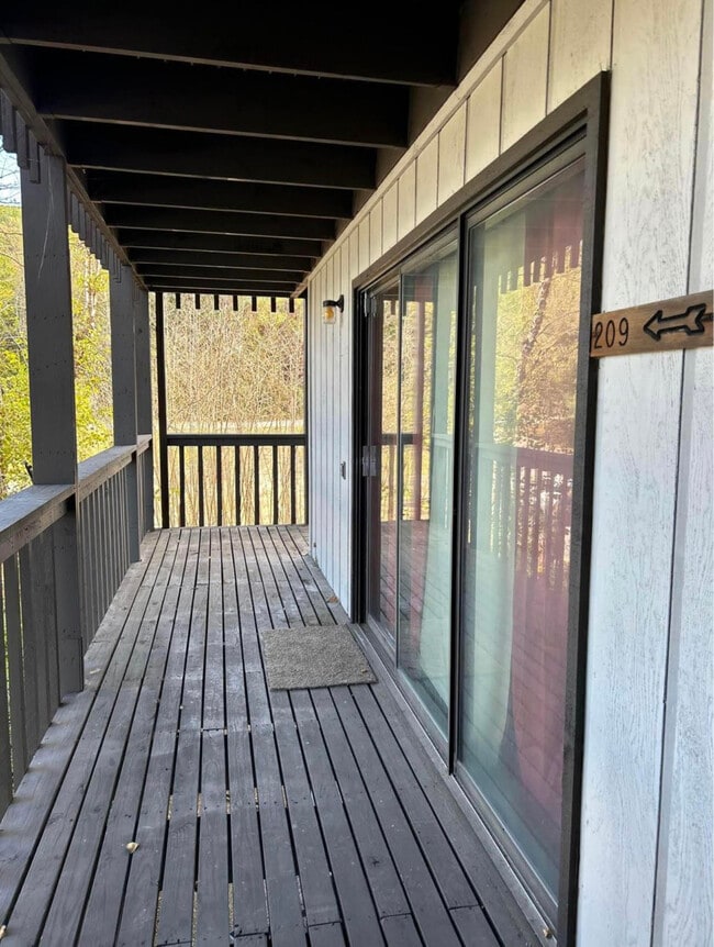 86 Hillside Dr in Holiday Island, AR - Building Photo - Building Photo