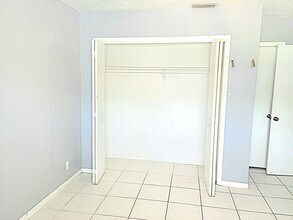 5321 NW 21st Ct in Lauderhill, FL - Foto de edificio - Building Photo