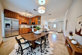 7 Montilla Ave in Coral Gables, FL - Foto de edificio - Building Photo