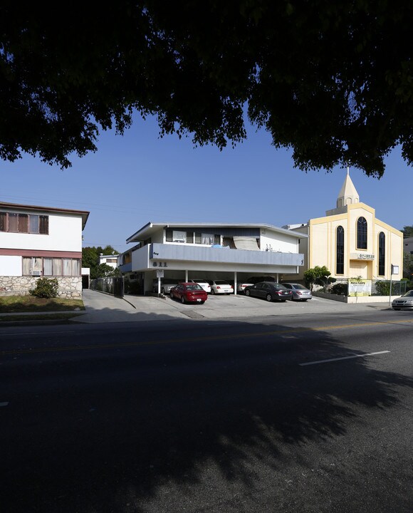 811 S Wilton Pl in Los Angeles, CA - Foto de edificio