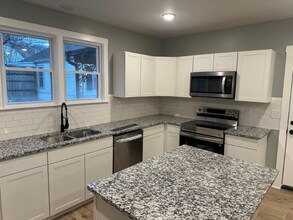 316 Valley View Dr in Pulaski, TN - Foto de edificio - Building Photo