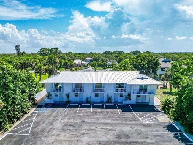 property at 2305 Tamarind Dr