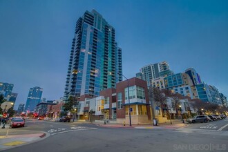 800 The Mark Ln in San Diego, CA - Foto de edificio - Building Photo