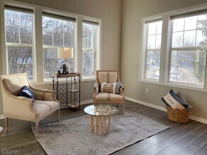 5 W River Styx Rd in Hopatcong, NJ - Foto de edificio - Building Photo