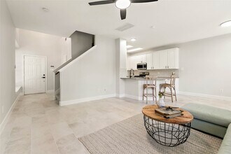 10 Scenic Brook Ct in Spring, TX - Building Photo - Building Photo