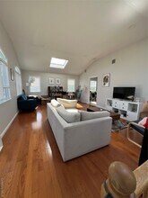 31 B Marwood Rd N in Sands Point, NY - Building Photo - Building Photo