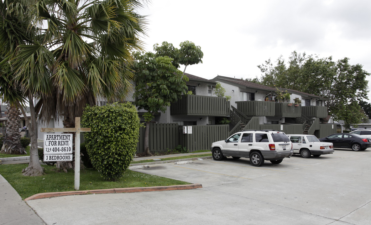 Villa Esplanade in Orange, CA - Building Photo