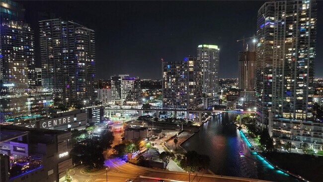 31 SE 5th St in Miami, FL - Building Photo - Building Photo