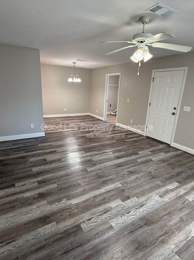 8440 Chisholm Rd in Pensacola, FL - Building Photo - Building Photo
