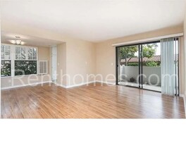 12240 Corte Sabio in San Diego, CA - Foto de edificio - Building Photo