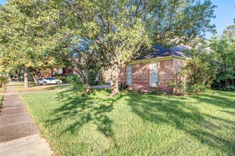 2515 Falcon Ridge St in Pearland, TX - Foto de edificio - Building Photo