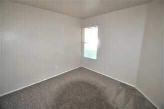 2731 W Dawnview Dr in Rialto, CA - Building Photo - Building Photo