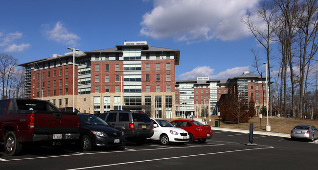 Whitetop Hall in Fairfax, VA - Foto de edificio - Building Photo