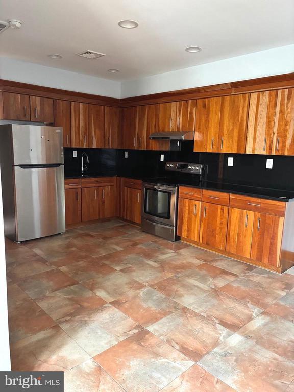 1338 W Girard Ave in Philadelphia, PA - Building Photo - Building Photo