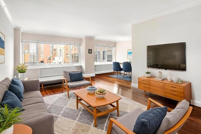 340 E 64th St in New York, NY - Building Photo - Building Photo