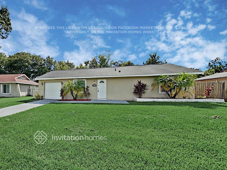 302 Iowa Woods Cir W in Orlando, FL - Building Photo