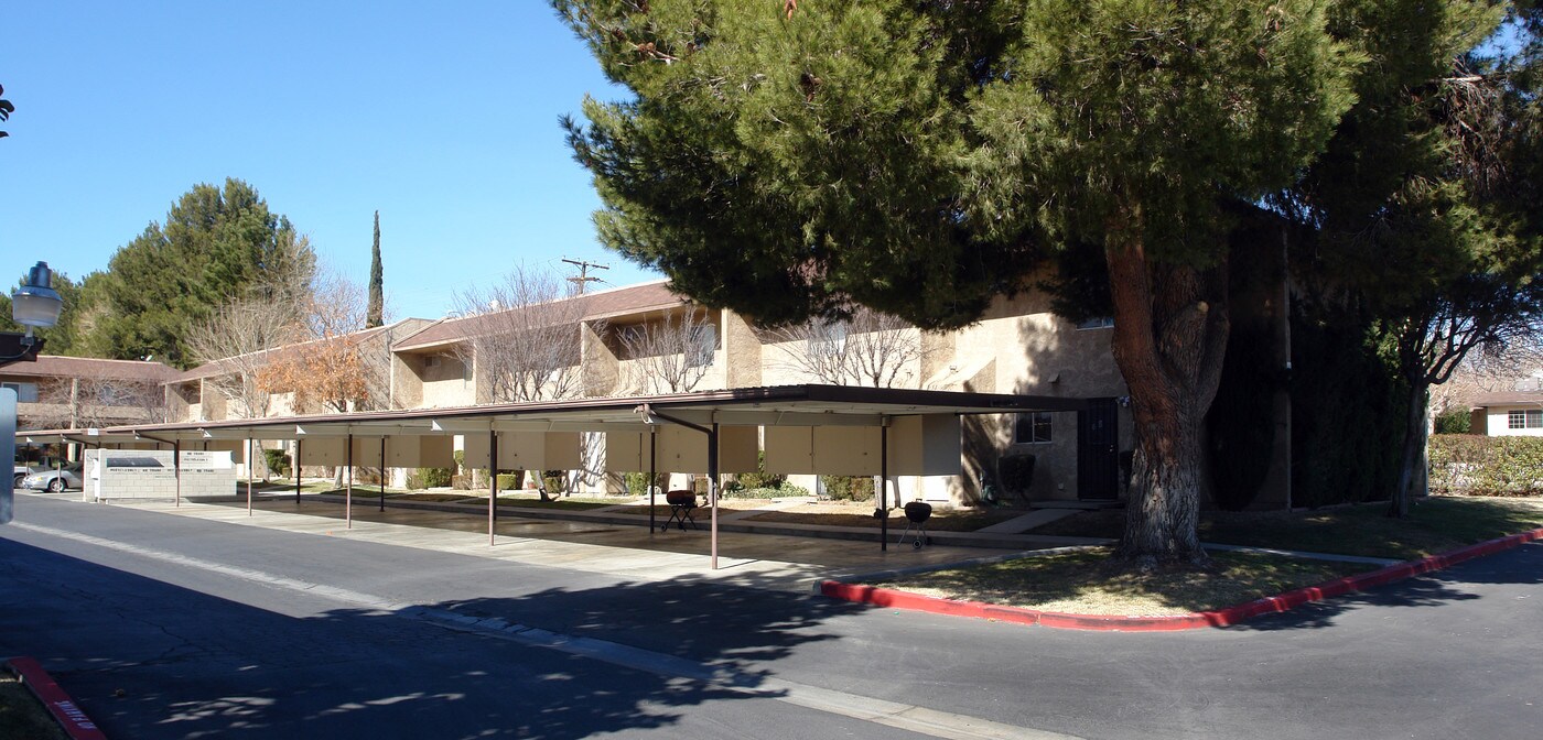 14299 La Paz Dr in Victorville, CA - Building Photo