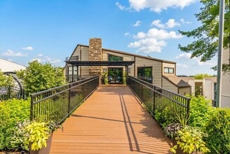 Creeks on Kirklevington in Lexington, KY - Building Photo - Building Photo