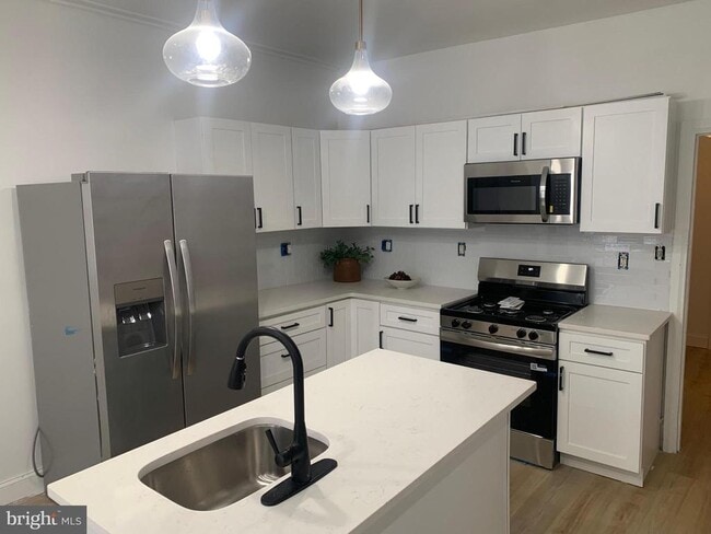 property at 2423 N Park Ave