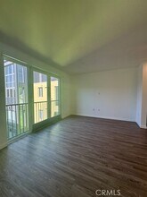 5750 Hollywood Blvd, Unit 726 in Los Angeles, CA - Building Photo - Building Photo