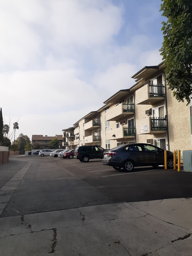 Reflections at Sepulveda in Mission Hills, CA - Building Photo - Building Photo