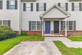 1075 W Pueblo Dr in Jacksonville, NC - Building Photo - Building Photo