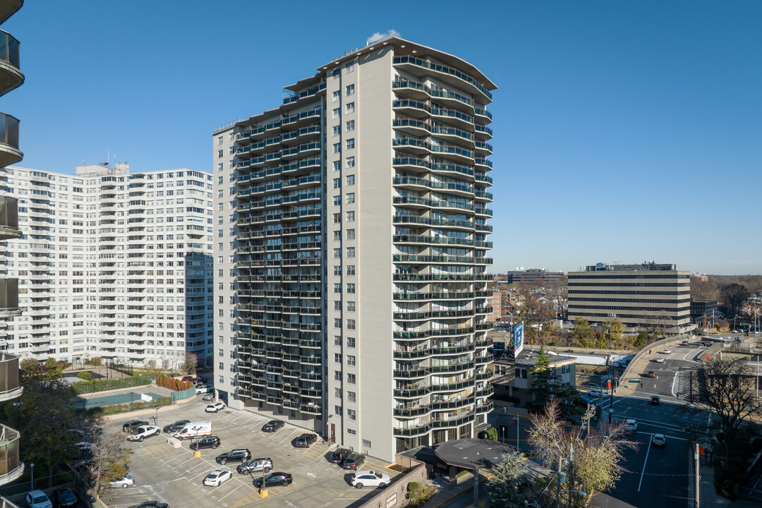 The Pembroke at Fort Lee in Fort Lee, NJ - Building Photo