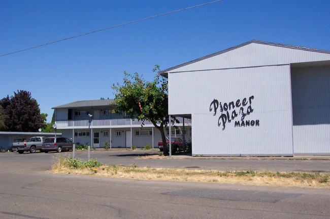 Pioneer Plaza Manor in Molalla, OR - Building Photo - Building Photo