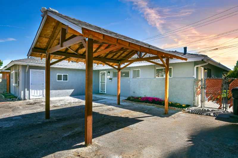 45422 Raysack Ave in Lancaster, CA - Foto de edificio
