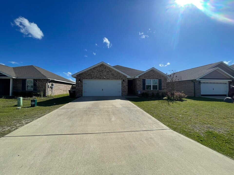 919 Merganser Way in Crestview, FL - Building Photo