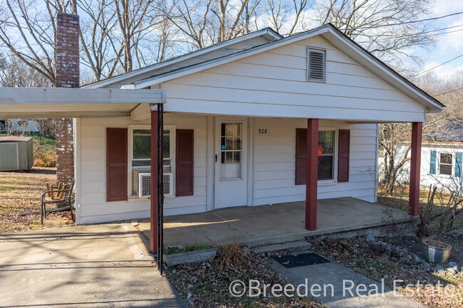 property at 928 Fairview Dr SW