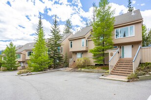 1065 Evergreen Cir in Canmore, AB - Building Photo