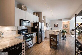 5300 Peachtree Rd in Atlanta, GA - Building Photo - Building Photo