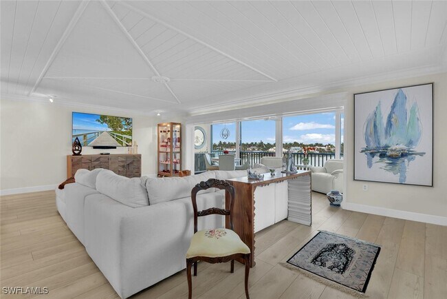 222 Harbour Dr in Naples, FL - Foto de edificio - Building Photo