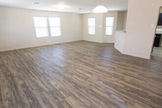 4714 War Horse Dr in San Antonio, TX - Building Photo - Building Photo