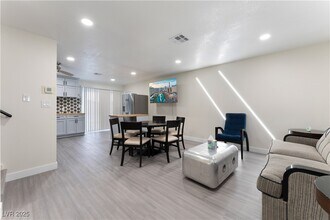 6128 Jones Cir in Las Vegas, NV - Building Photo - Building Photo