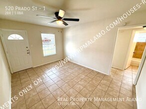 520 Prado St in San Antonio, TX - Building Photo - Building Photo