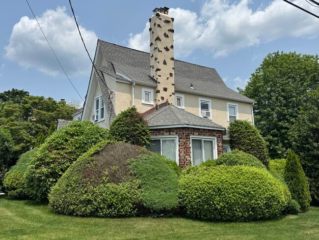 5 Bruce Ave in Harrison, NY - Building Photo - Building Photo