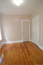 166 Dewey St in Bridgeport, CT - Foto de edificio - Building Photo