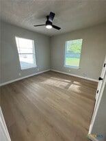 1146 Magnolia St in Seguin, TX - Building Photo