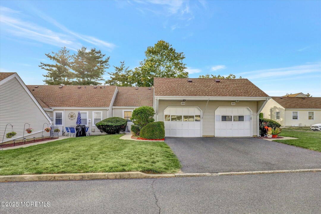 39 Piazza San Paola in Freehold, NJ - Building Photo