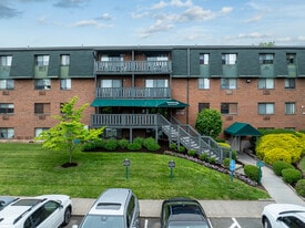 Pebblebrook Apartments in New Britain, CT - Building Photo