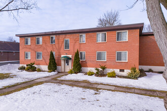 South Park Manor in Lockport, NY - Building Photo - Building Photo